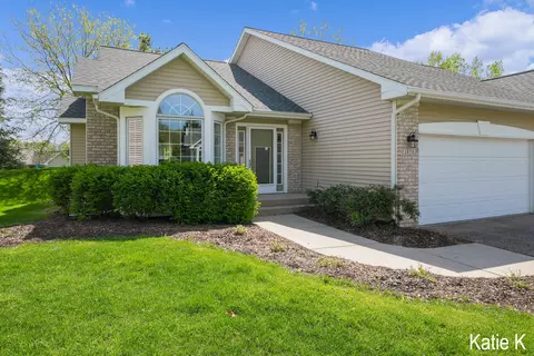 1858 Turnstone Ln NE, Grand Rapids, MI 49505
