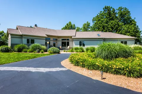 7527 Sinclair Rd, Eau Claire, MI 49111