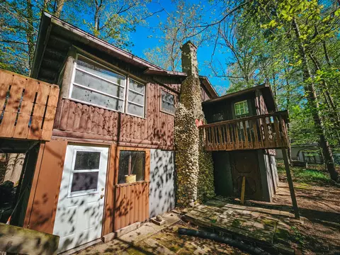 3561 Majestic Ct, Hillsdale, MI 49242
