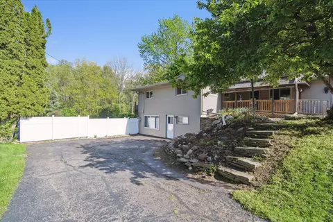 3403 Pine Ridge Dr, Jackson, MI 49201 photo 2