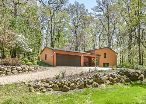 2301 Blueberry Ln, Ann Arbor, MI 48103