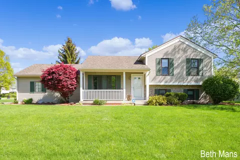 4869 Weatherstone Ln SE, Kentwood, MI 49508