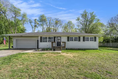 1005 Henry Rd, Jackson, MI 49201