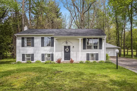 1941 S 13th St, Niles, MI 49120