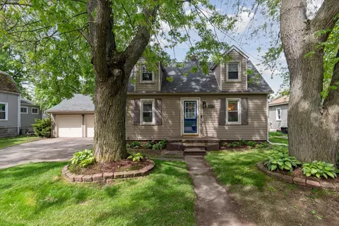 20813 Ontaga St, Farmington Hills, MI 48336