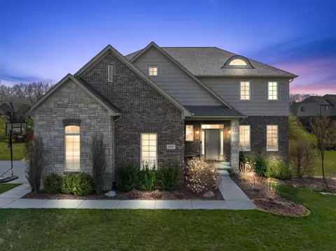 5695 Golf Pointe Dr, Clarkston, MI 48348