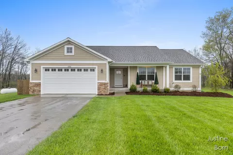 13958 Meadowoak Dr NE, Greenville, MI 48838