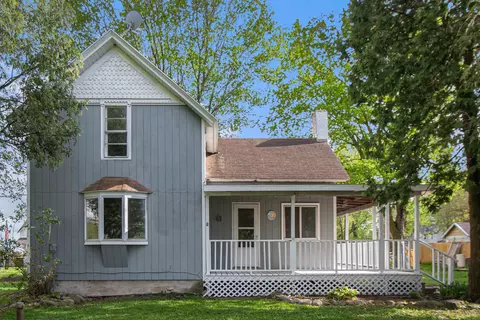 222 Kalamazoo St, Lake Odessa, MI 48849