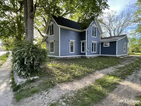 323 E Main St, Maple Rapids, MI 48853 photo 4