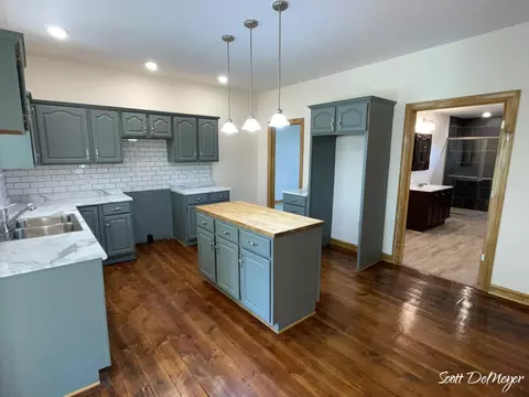 323 E Main St, Maple Rapids, MI 48853 photo 9