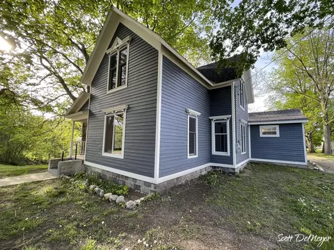 323 E Main St, Maple Rapids, MI 48853 photo 3