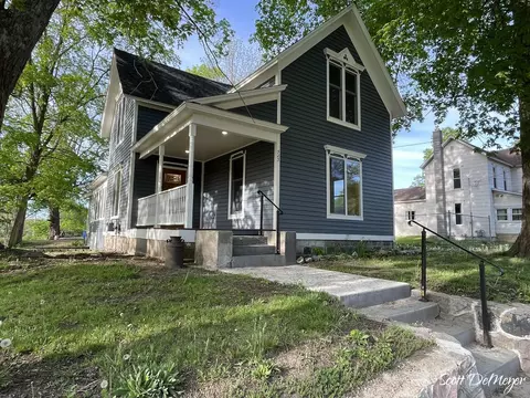 323 E Main St, Maple Rapids, MI 48853 photo 2