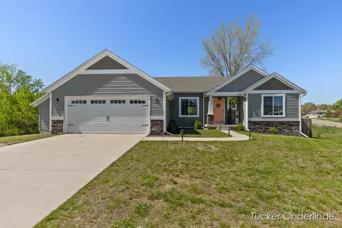499 Hill Valley Ln NW, Sparta, MI 49345