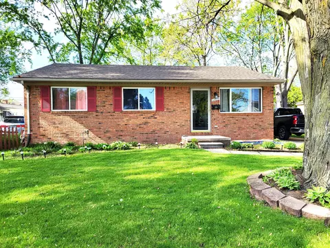 32674 Florence St, Garden City, MI 48135