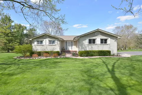 240 W Bemis Rd, Saline, MI 48176