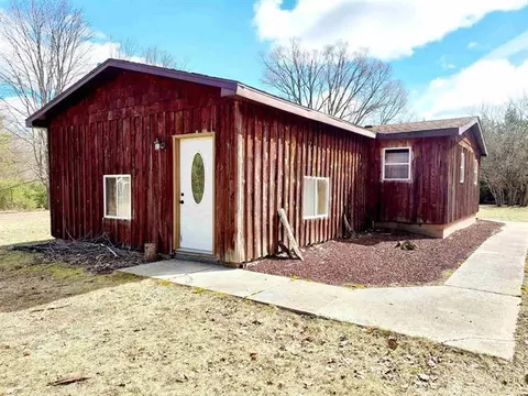 736 E Pierce Dr, White Cloud, MI 49349