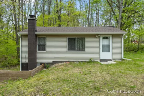 11501 Maple Dr, Lakeview, MI 48850