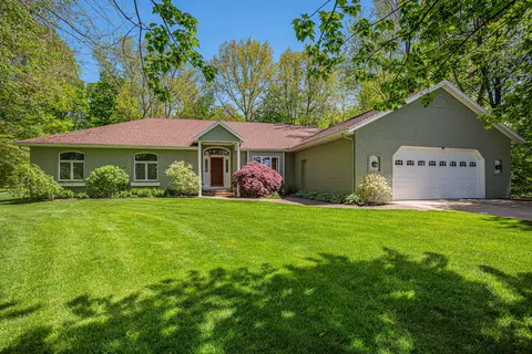 4239 Leisure St, Dorr, MI 49323