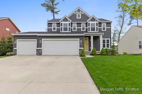 16915 Arbor Way Dr, Nunica, MI 49448