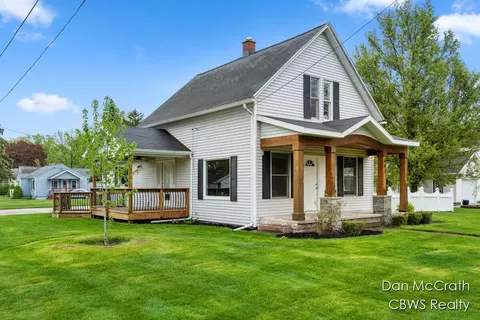 483 Graafschap Rd, Holland, MI 49423