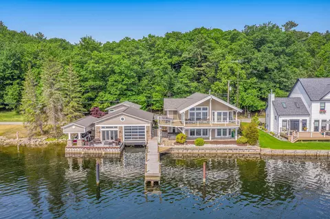574 Chester St, Pentwater, MI 49449