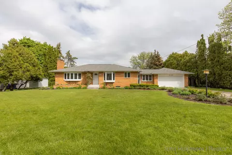 2154 Woodcliff Ave SE, Grand Rapids, MI 49546