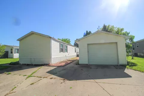 1208 Shiawassee River Rd #4, Three Rivers, MI 49093