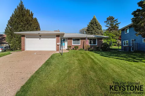 2328 Sinclair Ave NE, Grand Rapids, MI 49505