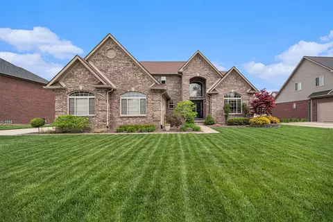 32097 Bondie Dr, Rockwood, MI 48173