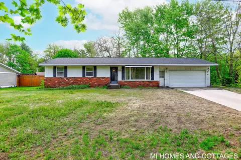 341 N 160th Ave, Holland, MI 49424