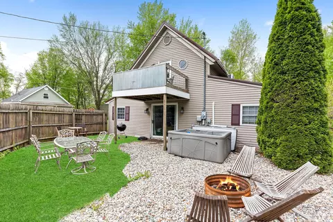8653 Little Paw Paw Ave, Watervliet, MI 49098