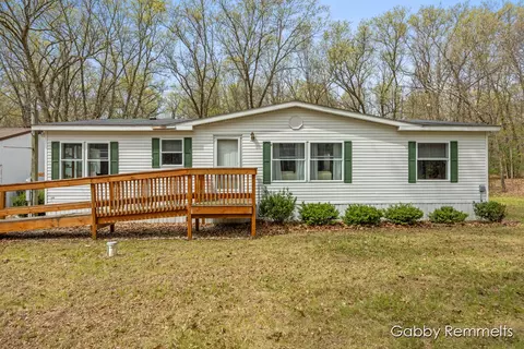 2632 E 100th St, Grant, MI 49327