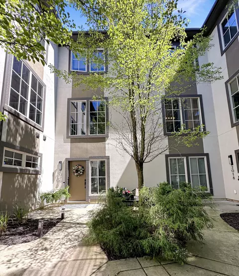 2020 Celadon Dr NE #105, Grand Rapids, MI 49525