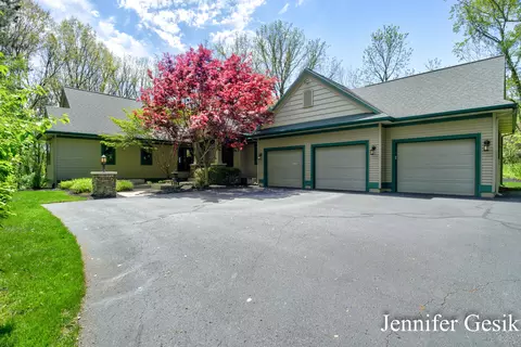 6280 Montmorency Dr SE, Caledonia, MI 49316