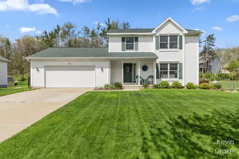 1311 Scott Creek Dr NE, Belmont, MI 49306
