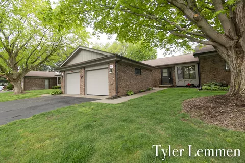 832 Apple Blossom Ln #23, Holland, MI 49423