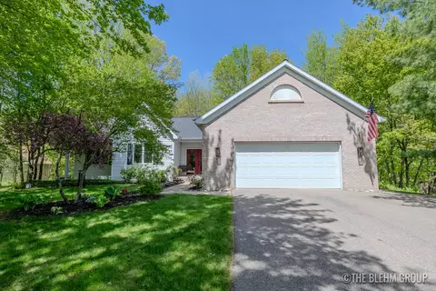6349 Pyramid Ln NE, Rockford, MI 49341