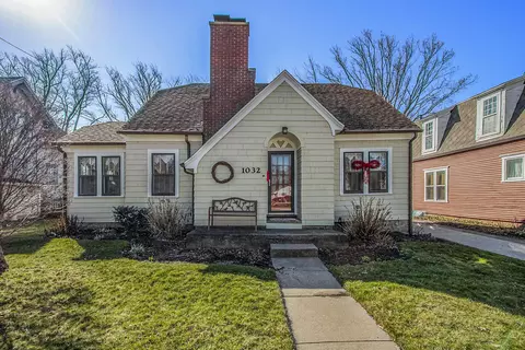 1032 Phoenix St, South Haven, MI 49090