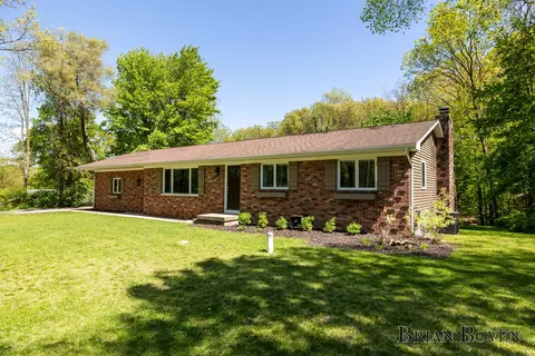 140 Carl Dr NE, Ada, MI 49301