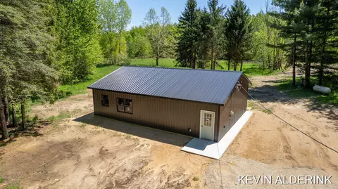 47153 36th Ave, Bangor, MI 49013
