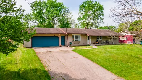 2622 Fireside Dr, Lansing, MI 48910
