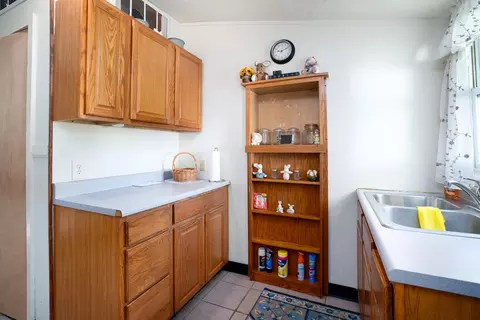 245 N 25th St, Springfield, MI 49037 photo 8