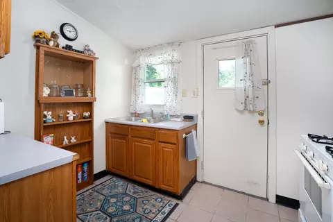 245 N 25th St, Springfield, MI 49037 photo 7