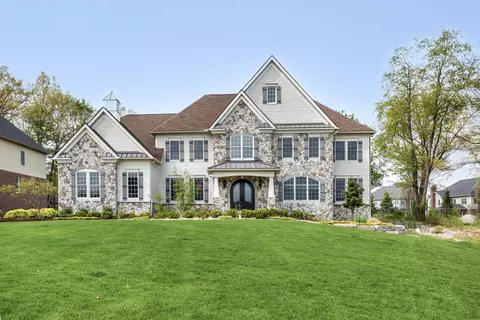 2215 Parkview Ct, Ann Arbor, MI 48105