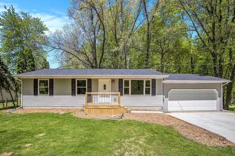 36840 Hillside Dr, Paw Paw, MI 49079