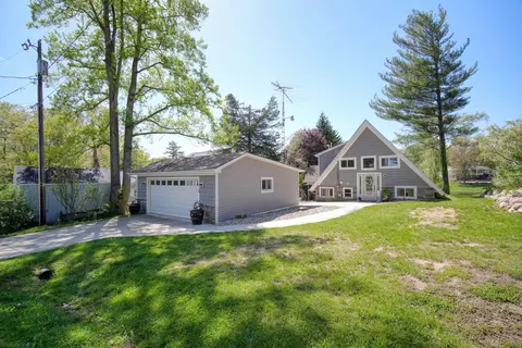 235 Pine Hill Lake Dr, Horton, MI 49246