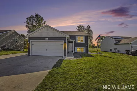 116 Sweet Meadow Dr, Kent City, MI 49330