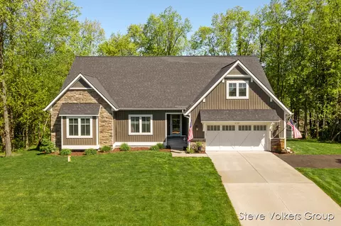 5759 Stauffers Cove Ct SE, Caledonia, MI 49316