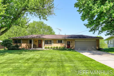 173 Sunrise Dr, Holland, MI 49423