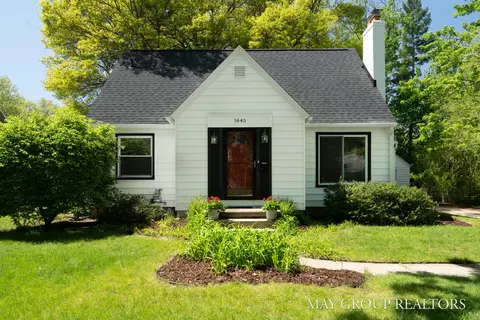 1645 Chamberlain Ave SE, Grand Rapids, MI 49506